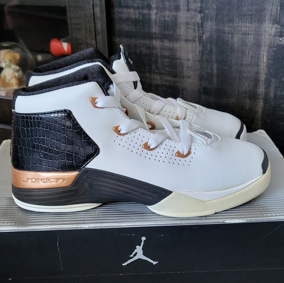 2002 Air Jordan 17+ PS Copper - Picture 2 of 7